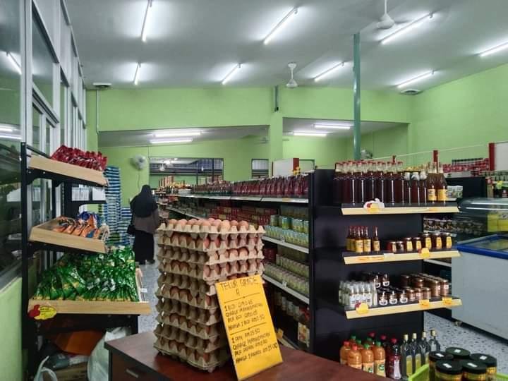 Ruang dalam kedai Alhana Mart