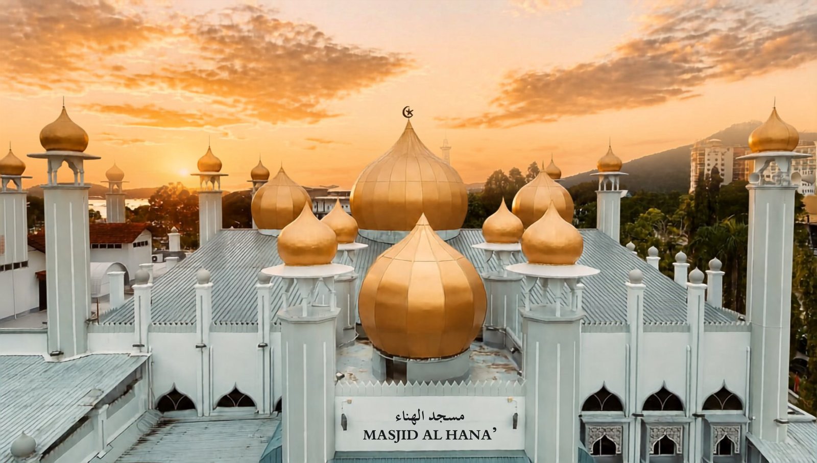 Fasad hadapan Masjid Al-Hana' ketika senja