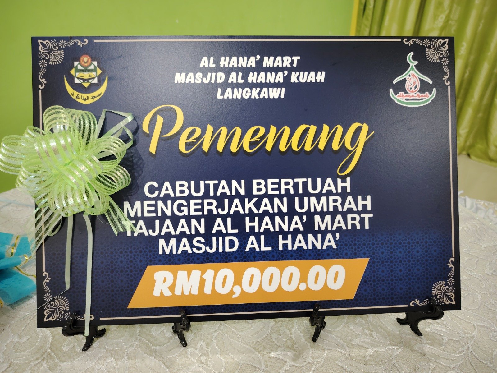 Papan hadiah cabutan bertuah: pakej umrah tajaan Al-Hana' Mart bernilai RM10,000