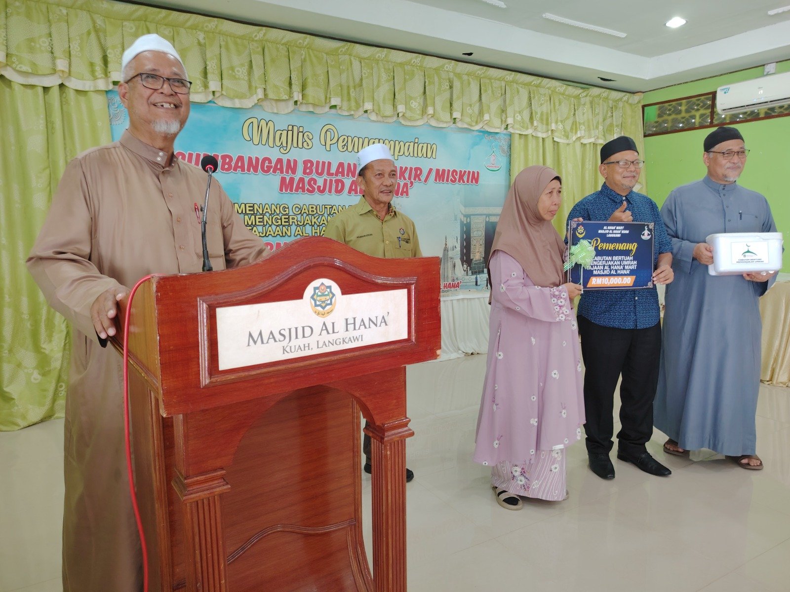 Majlis penyampaian cabutan bertuah di Masjid Al-Hana' Kuah